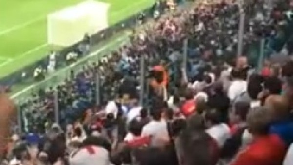 İngiltere taraftarlarından Meksika dalgası