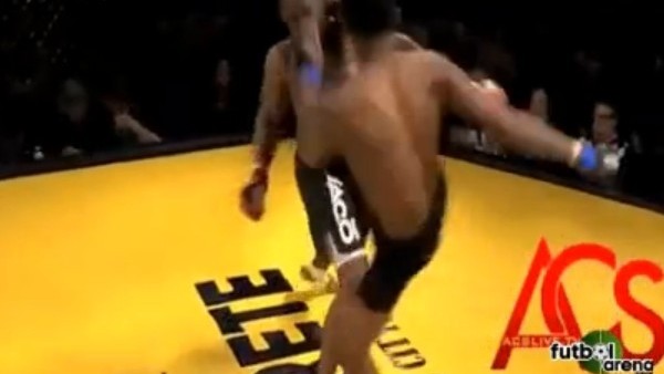 Tekmeyle gözünü çıkardı!