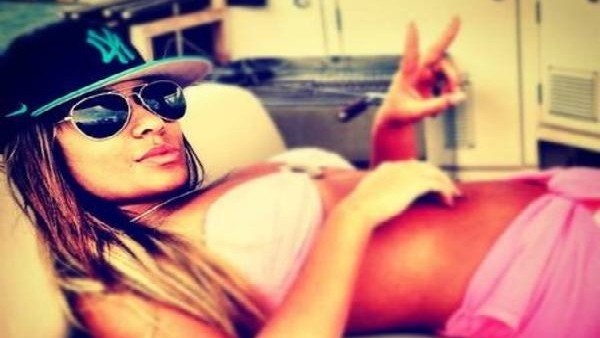 Neymar'ın kardeşi modelliğe soyundu!