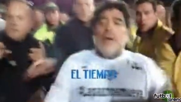 Maradona kameramana saldırdı!