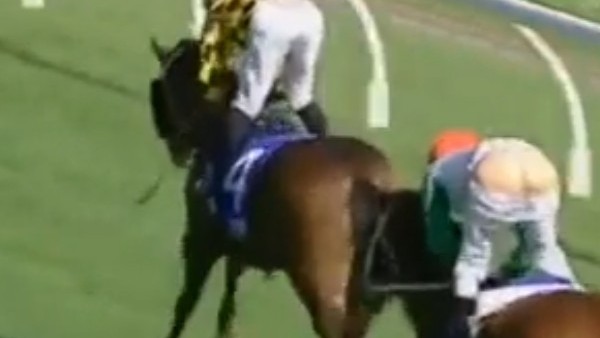 Şortu Düştü Ama Yarışı Bırakmadı