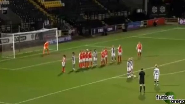 Kadınlardan şaşkınlık yaratan frikik organizasyonu