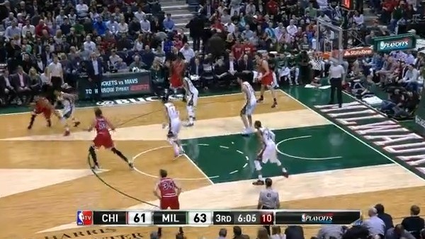 Derrick Rose rakibin aklını aldı