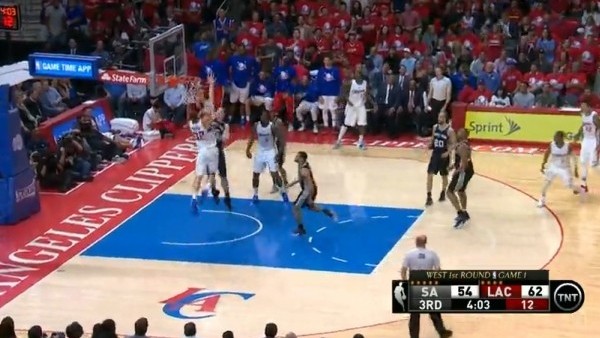 Blake Griffin'den 3 müthiş smaç