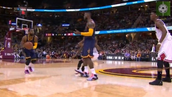 Kyrie Irving 15 metreden bombaladı