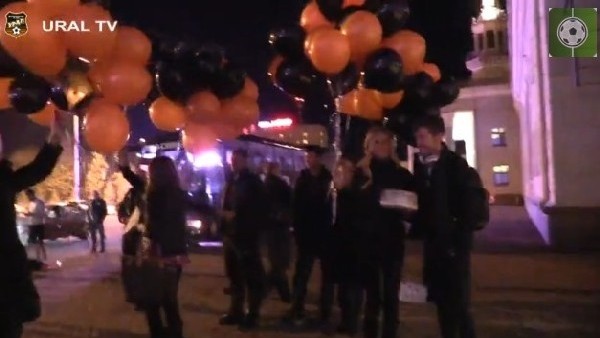 Futbolculara eşlerinden galibiyet sürprizi