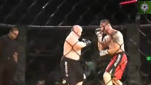 Down sendromlu dövüşçü rakibini perişan etti