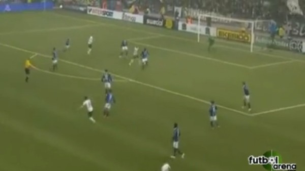 İsveç'te harika topuk golü