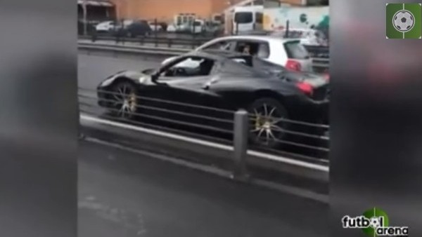 Sneijder kadın hayranına böyle yakalandı!