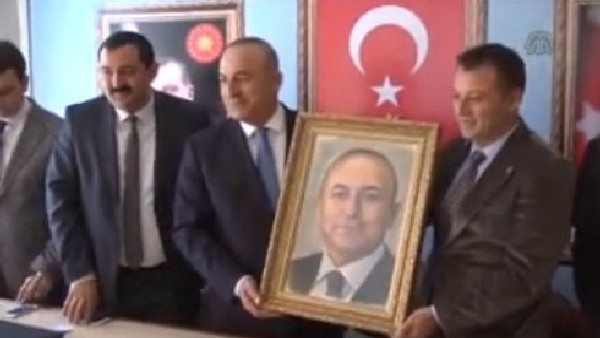 Bakan Çavuşoğlu, bilardo oynadı