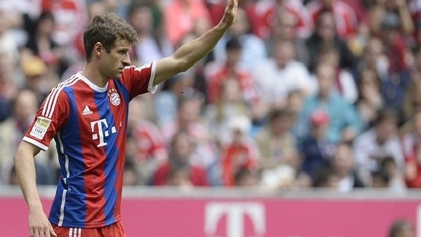 Thomas Müller'den dönerek vole