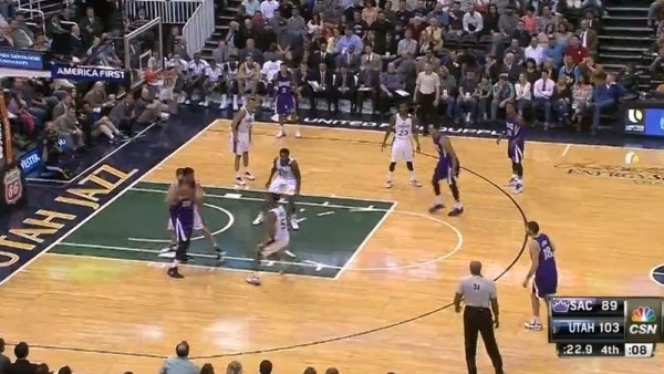 Sim Bhullar's tarihindeki ilk basketi attı