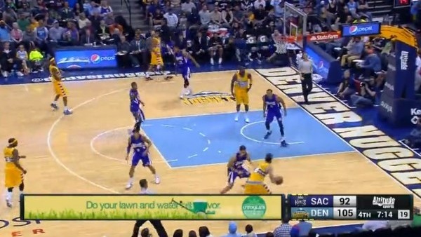 Danilo Gallinari bakmadan pası attı