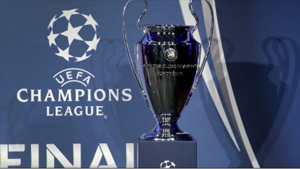 UEFA Şampiyonlar Ligi kupası teslim töreni