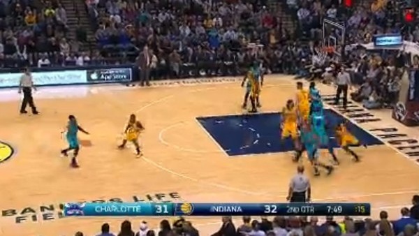 Bismack Biyombo'dan Ian Mahinmi posteri