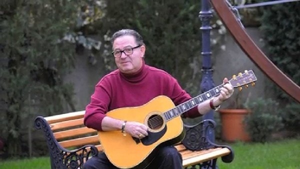 Kayahan: 'Bir G.Saraylı olarak Beşiktaş'ı tebrik ediyorum'