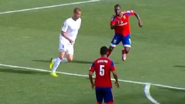 Kaleci bu şutu sadece izledi