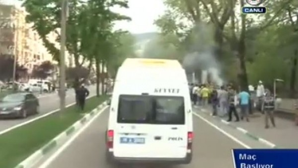 Fenerbahçe Takım Otobüsüne Saldırıldığı An