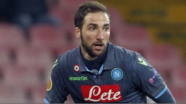 ManU Higuain'i izliyor