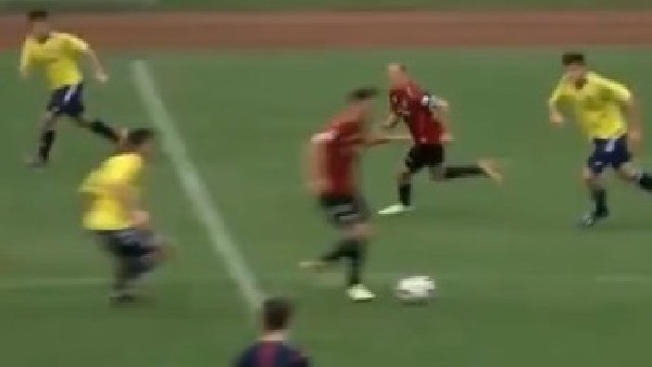 Bu forvet adama saç baş yoldurur