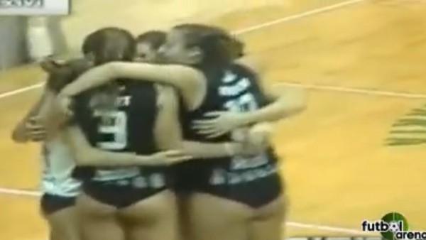 Tribünleri dolduran kıyafet!