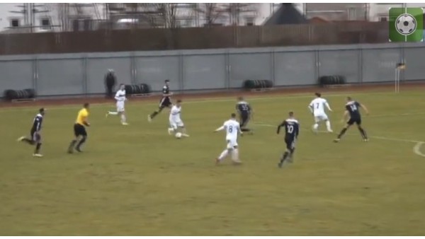 Ceza sahası dışından kaleciyi avladı