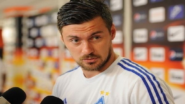 Soyunma odasının camlarını kırdı!