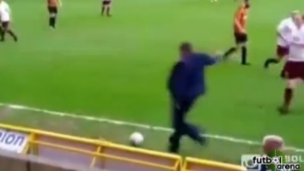 Teknik direktör kendi kendini bitirdi!