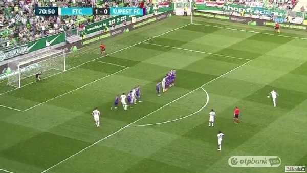 Kaleci bu frikiği sadece izledi