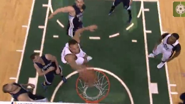 Rudy Gobert's rakiplerinin üzerinden smacı bastı