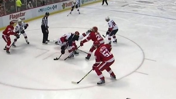 Buz hokeyinde inanılmaz kaza