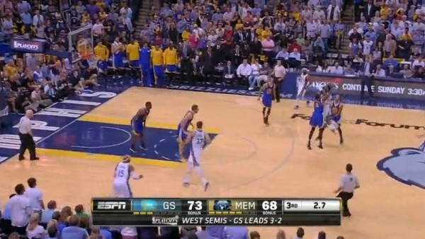 Stephen Curry son saniyede inanılmaz attı!