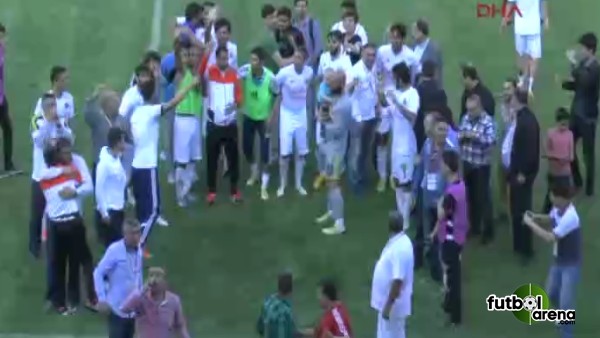 Sahanın Ortasında Evlilik Teklifi