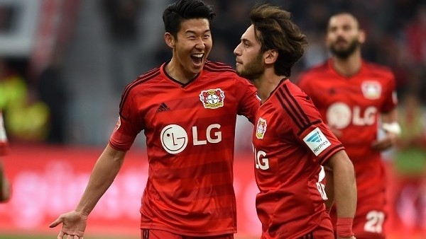 Hakan Çalhanoğlu, Neuer'in resmini çekti