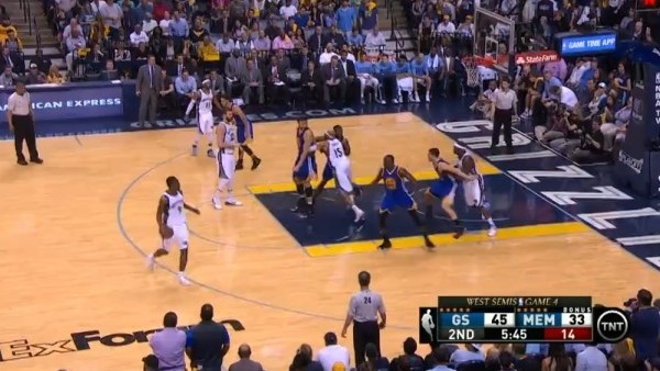 Steph Curry topu çaldı ve smacı bastı!