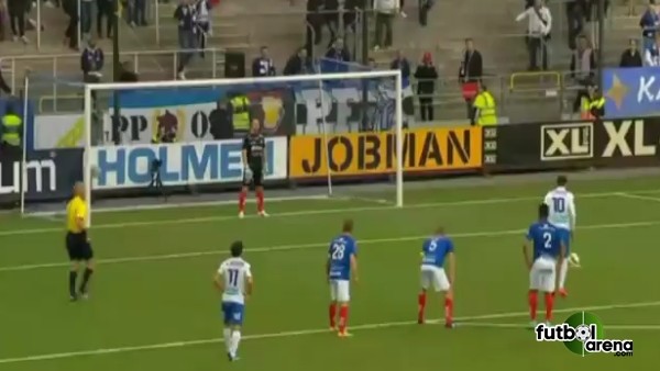 Boş kaleye golü kaçırdı!