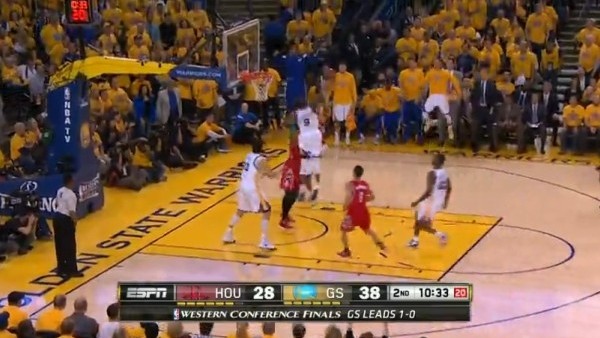 Andre Iguodala'dan posterlik harika smaç