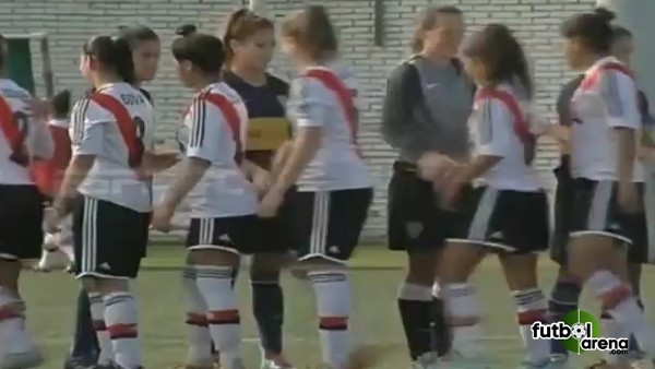 Önce öpüştüler sonra dövüştüler!