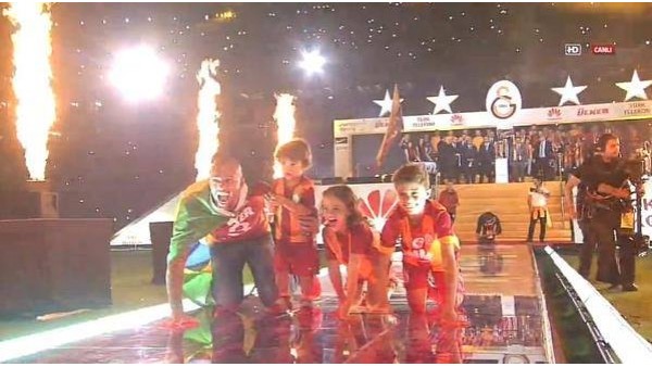 Melo'dan aile boyu 'Pitbull' şov