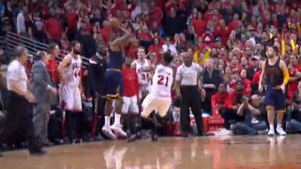 LeBron'un maç kazandıran son saniye sayısı