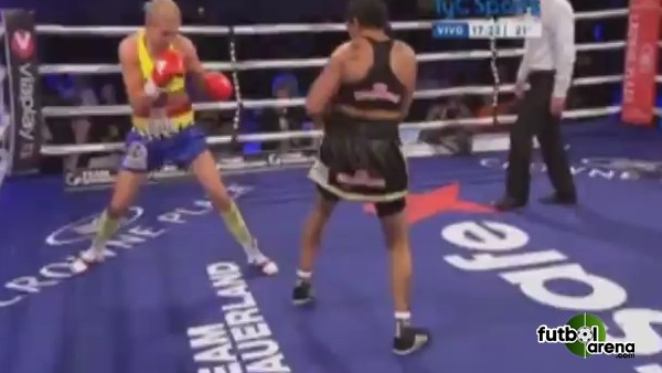 Bir yumrukla yere yıktı!