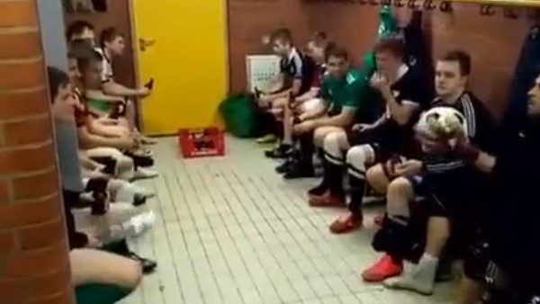 Soyunma odasında müthiş deneme