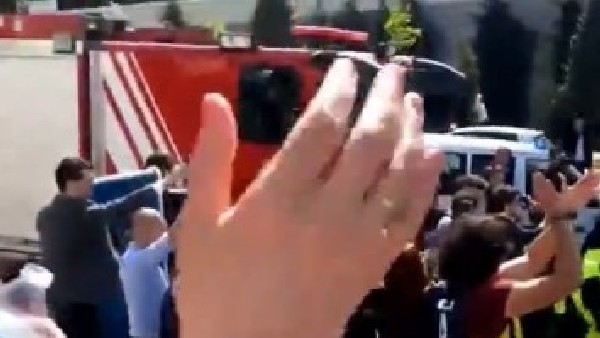 Fenerbahçe Ülker'i İtfaiye ile uğurladılar