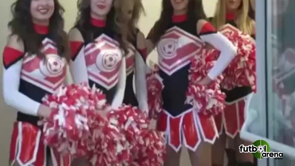 Spartak Moskova'nın ponpon kızları Hulk'u taciz etti