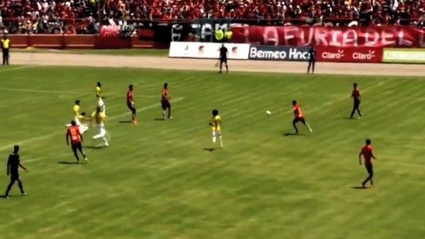 Ceza sahası dışından 90'a mermi gibi çaktı!