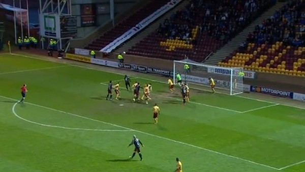 Böyle gol görülmedi! Top gitti geldi ve...