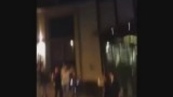 Sneijder taraftarlarla üçlü çektirdi