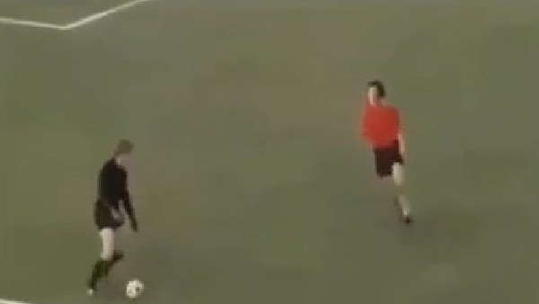 Kaleci, oyuncuyla dalga geçerse