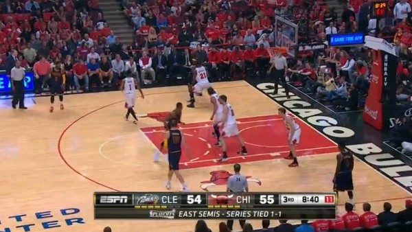 Lebron James rakibinin aklını alıp smacı bastı!