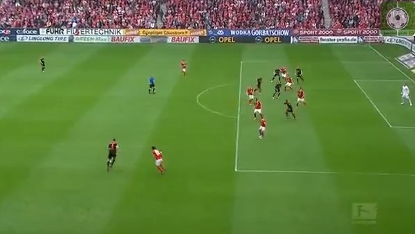 Kendi kalesine müthiş kafa golü